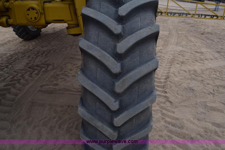 image for item BF9996 2004 Ag-Chem RoGator 1064 self-propelled sprayer