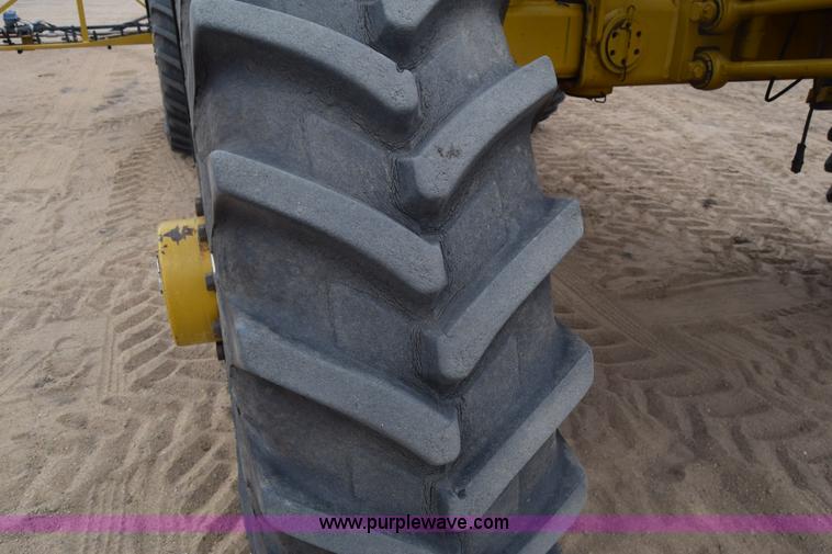 image for item BF9996 2004 Ag-Chem RoGator 1064 self-propelled sprayer