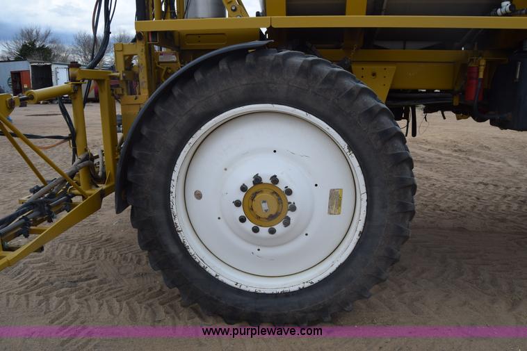 image for item BF9996 2004 Ag-Chem RoGator 1064 self-propelled sprayer