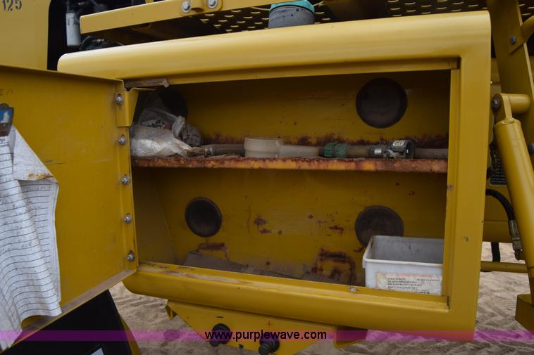 image for item BF9996 2004 Ag-Chem RoGator 1064 self-propelled sprayer