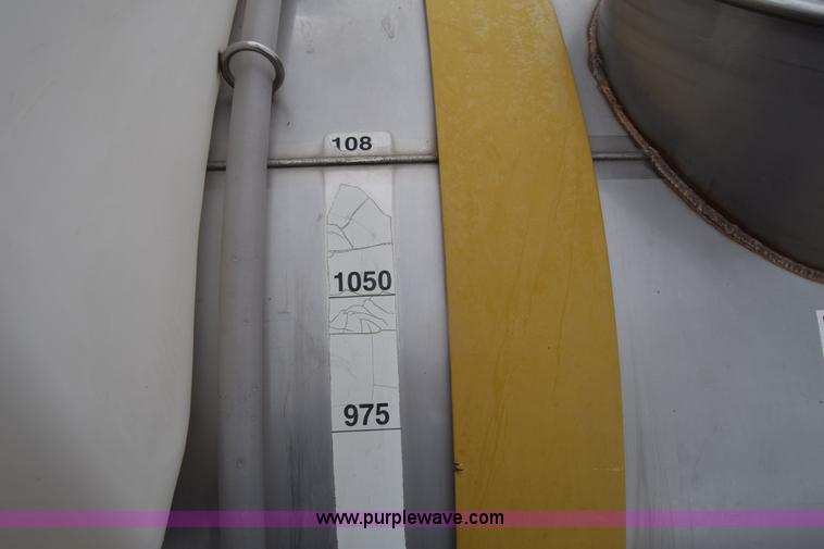 image for item BF9996 2004 Ag-Chem RoGator 1064 self-propelled sprayer