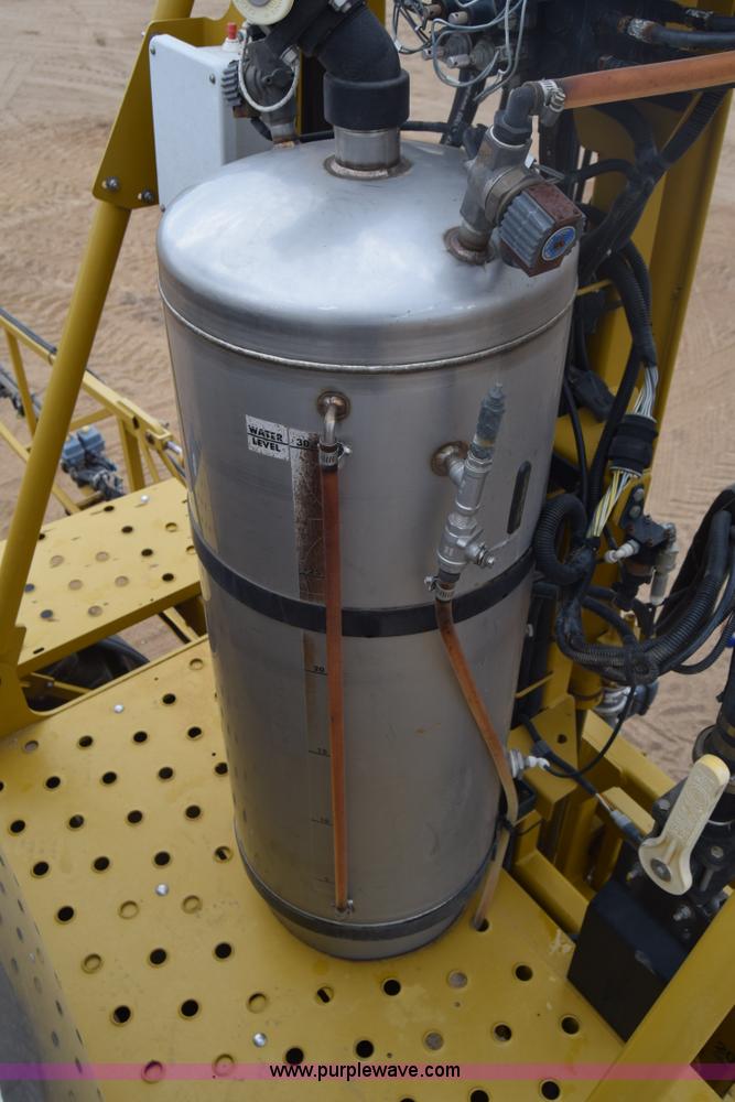 image for item BF9996 2004 Ag-Chem RoGator 1064 self-propelled sprayer