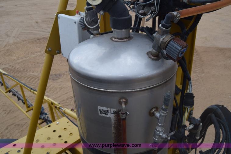 image for item BF9996 2004 Ag-Chem RoGator 1064 self-propelled sprayer