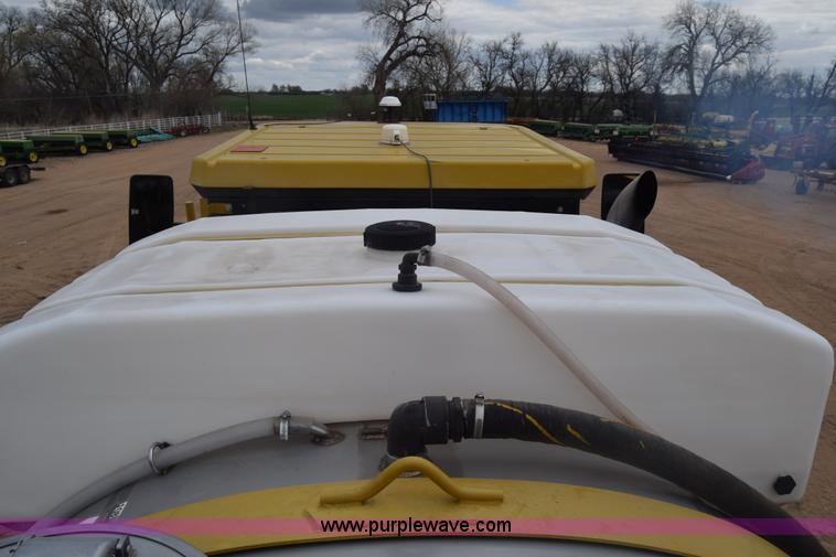 image for item BF9996 2004 Ag-Chem RoGator 1064 self-propelled sprayer