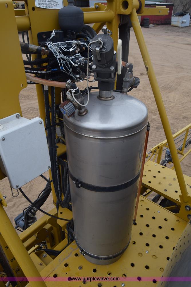 image for item BF9996 2004 Ag-Chem RoGator 1064 self-propelled sprayer