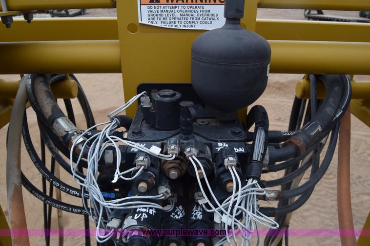 image for item BF9996 2004 Ag-Chem RoGator 1064 self-propelled sprayer