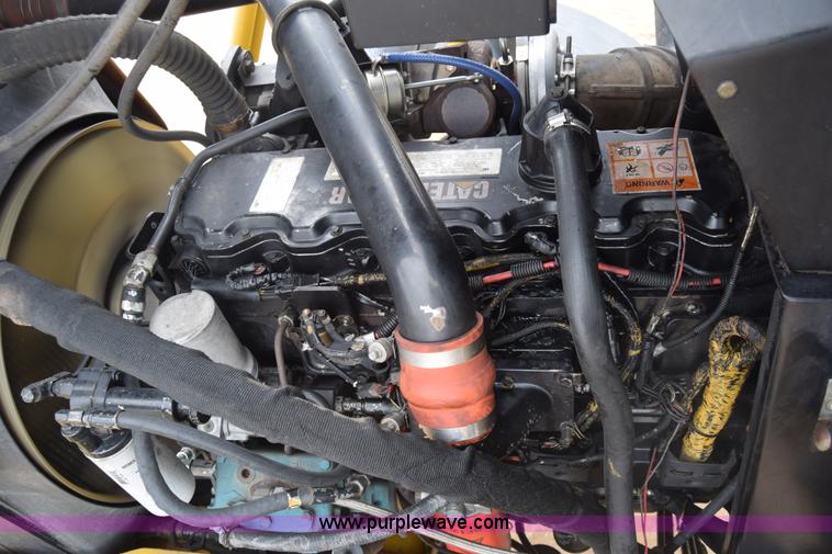 image for item BF9996 2004 Ag-Chem RoGator 1064 self-propelled sprayer