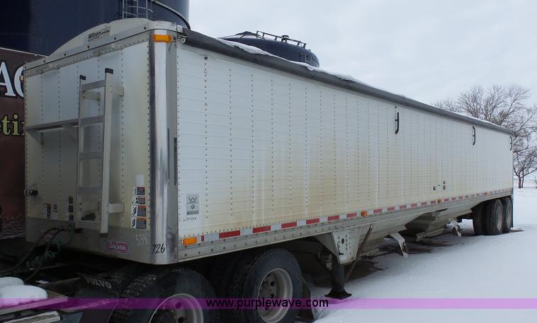 image for item BH9426 2007 Wilson DWH-550 double hopper grain trailer