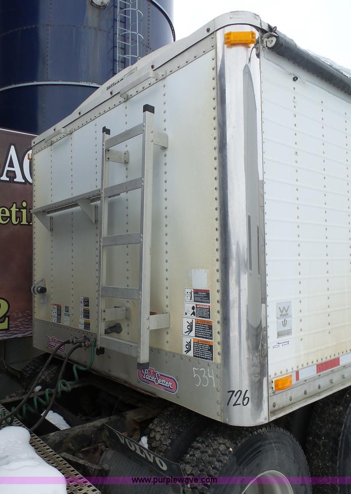 image for item BH9426 2007 Wilson DWH-550 double hopper grain trailer