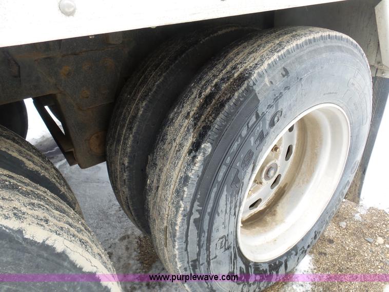 image for item BH9426 2007 Wilson DWH-550 double hopper grain trailer