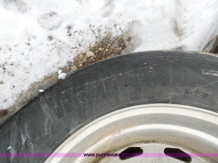 image for item BH9426 2007 Wilson DWH-550 double hopper grain trailer