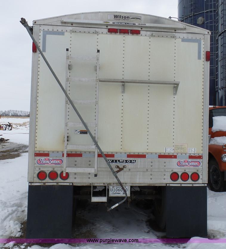 image for item BH9426 2007 Wilson DWH-550 double hopper grain trailer
