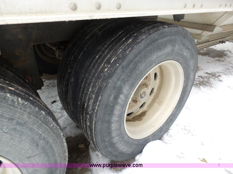 image for item BH9426 2007 Wilson DWH-550 double hopper grain trailer