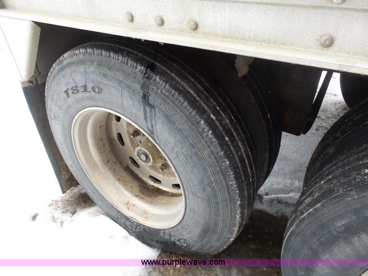 image for item BH9426 2007 Wilson DWH-550 double hopper grain trailer