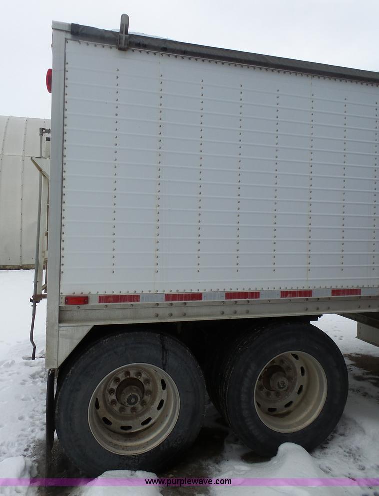 image for item BH9426 2007 Wilson DWH-550 double hopper grain trailer
