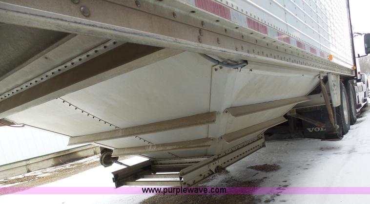 image for item BH9426 2007 Wilson DWH-550 double hopper grain trailer