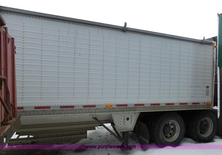 image for item BH9426 2007 Wilson DWH-550 double hopper grain trailer
