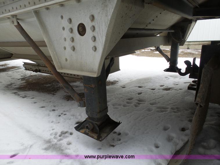 image for item BH9426 2007 Wilson DWH-550 double hopper grain trailer