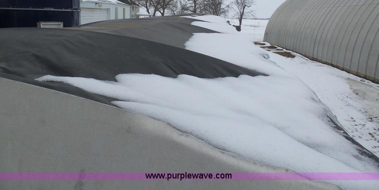 image for item BH9426 2007 Wilson DWH-550 double hopper grain trailer