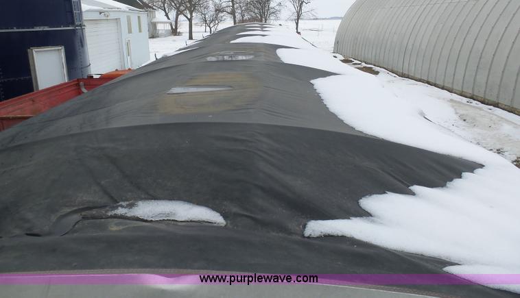 image for item BH9426 2007 Wilson DWH-550 double hopper grain trailer