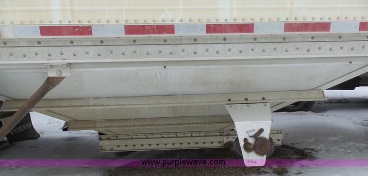 image for item BH9426 2007 Wilson DWH-550 double hopper grain trailer
