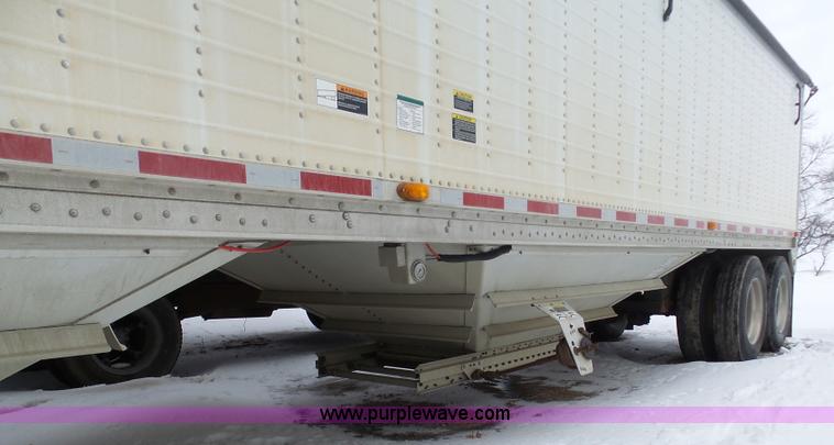 image for item BH9426 2007 Wilson DWH-550 double hopper grain trailer