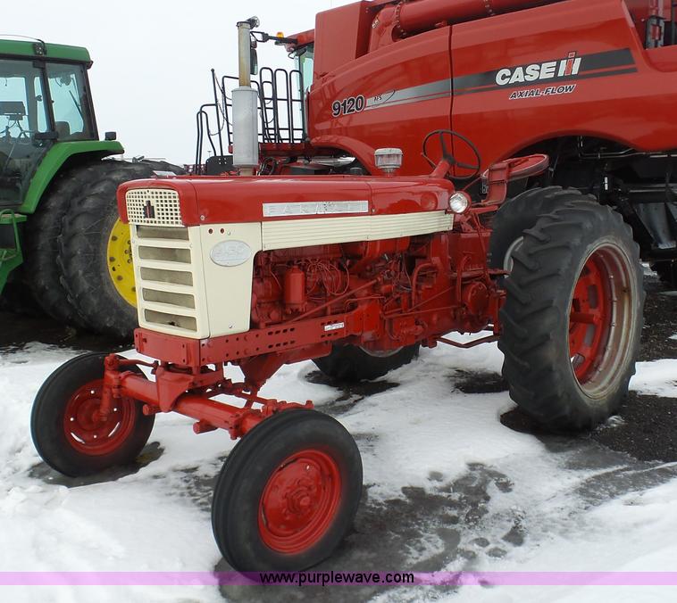 image for item BH9427 Farmall 460 tractor