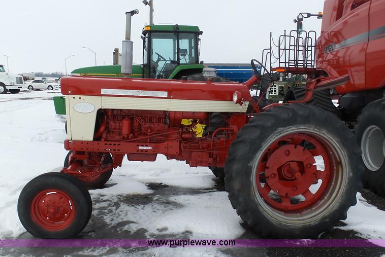 image for item BH9427 Farmall 460 tractor