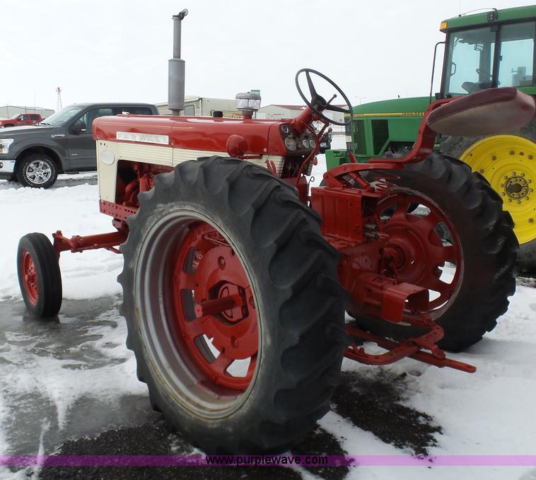 image for item BH9427 Farmall 460 tractor