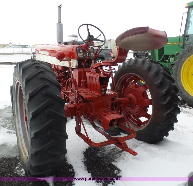 image for item BH9427 Farmall 460 tractor