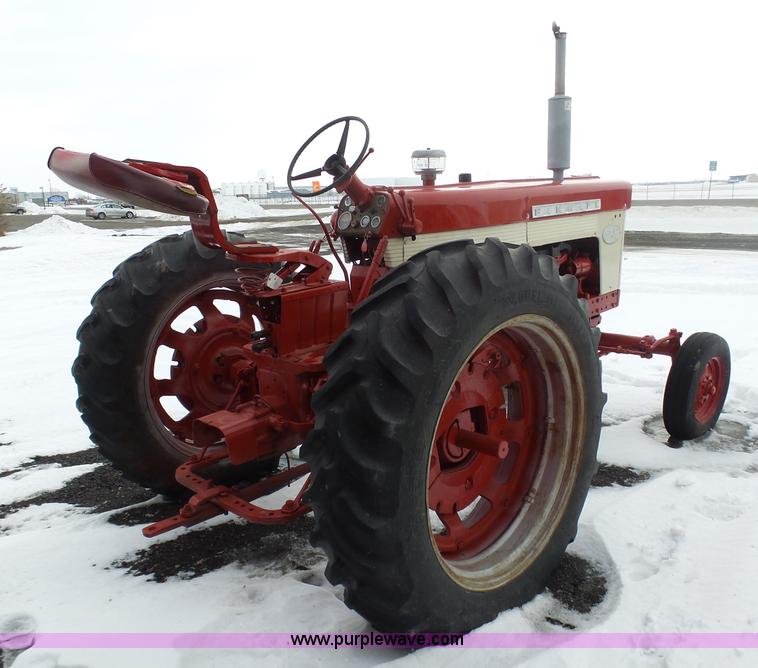 image for item BH9427 Farmall 460 tractor