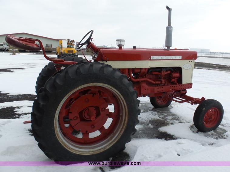 image for item BH9427 Farmall 460 tractor