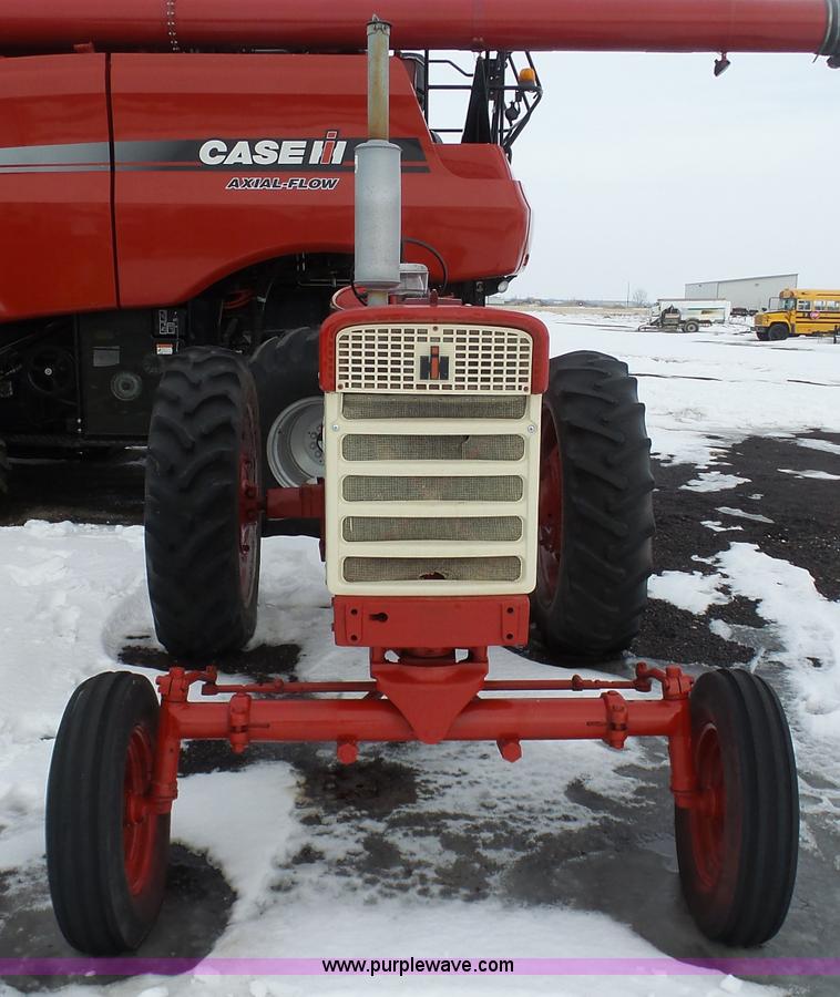 image for item BH9427 Farmall 460 tractor