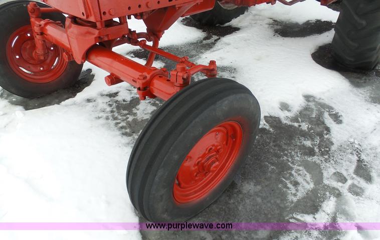 image for item BH9427 Farmall 460 tractor