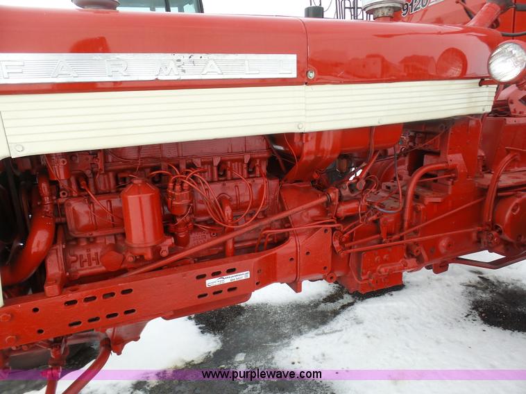 image for item BH9427 Farmall 460 tractor
