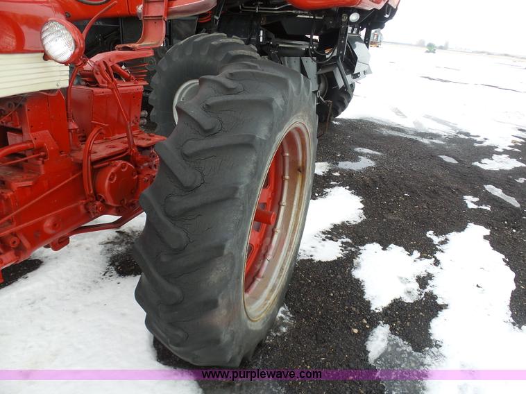 image for item BH9427 Farmall 460 tractor