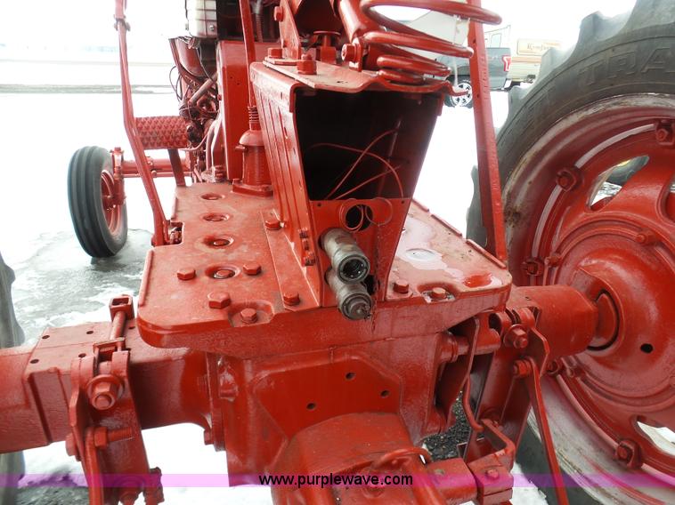 image for item BH9427 Farmall 460 tractor
