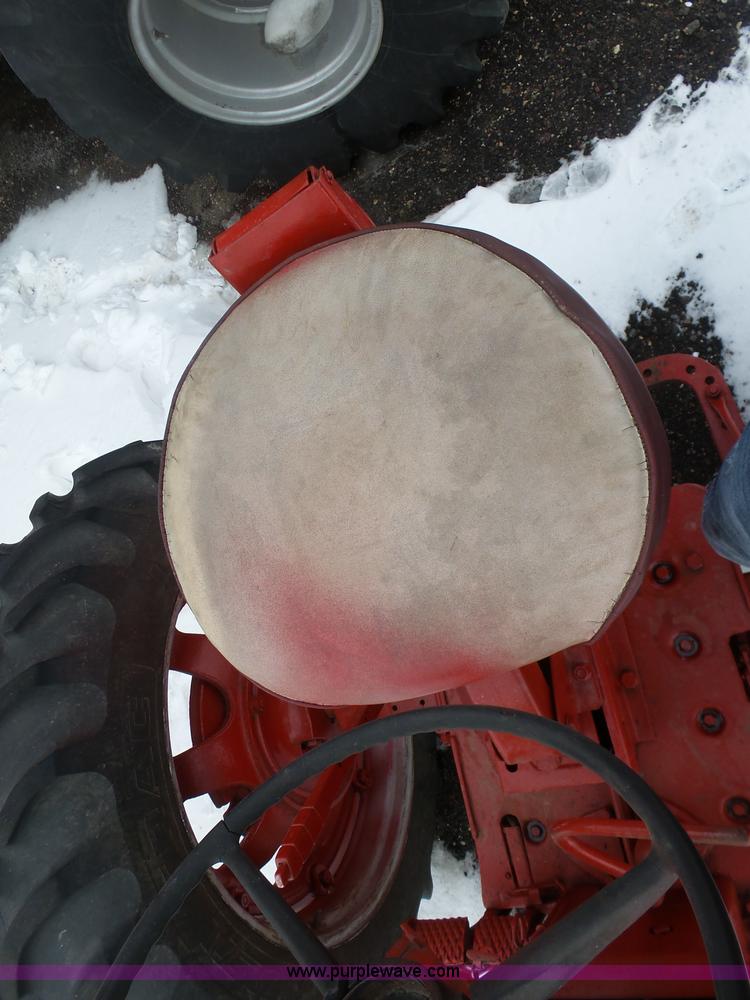 image for item BH9427 Farmall 460 tractor