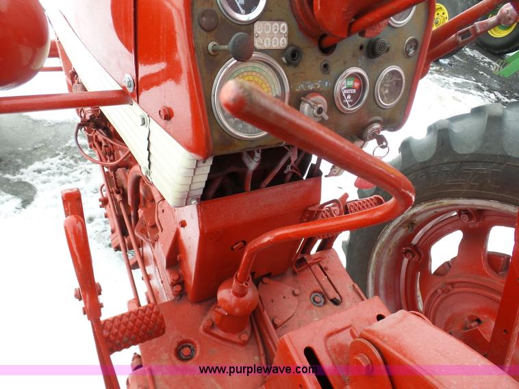 image for item BH9427 Farmall 460 tractor