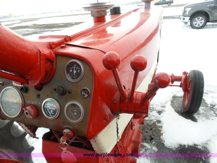 image for item BH9427 Farmall 460 tractor