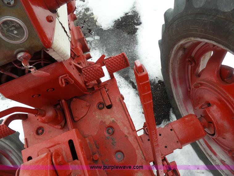 image for item BH9427 Farmall 460 tractor