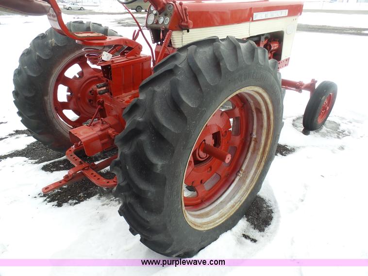 image for item BH9427 Farmall 460 tractor