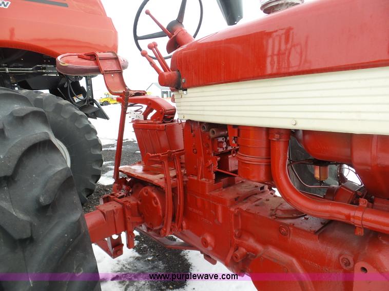 image for item BH9427 Farmall 460 tractor