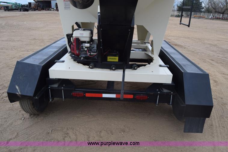 image for item BX9712 2014 Friesen 375RT seed tender