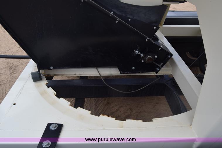 image for item BX9712 2014 Friesen 375RT seed tender