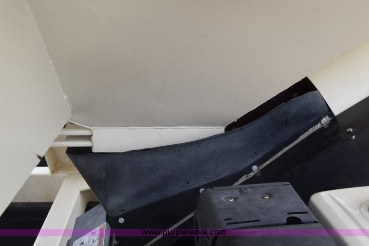 image for item BX9712 2014 Friesen 375RT seed tender