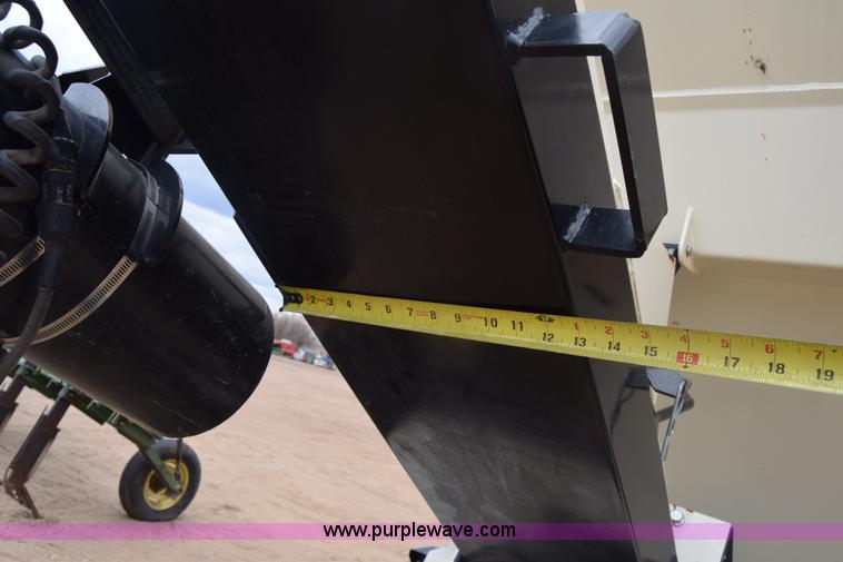 image for item BX9712 2014 Friesen 375RT seed tender