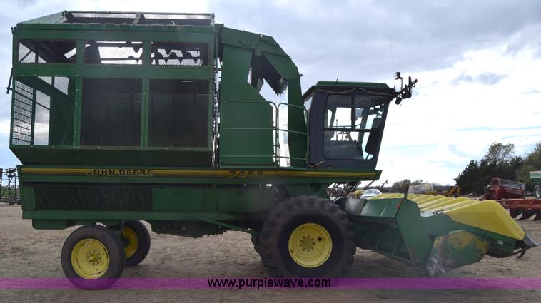 image for item BX9723 1998 John Deere 7455 cotton stripper