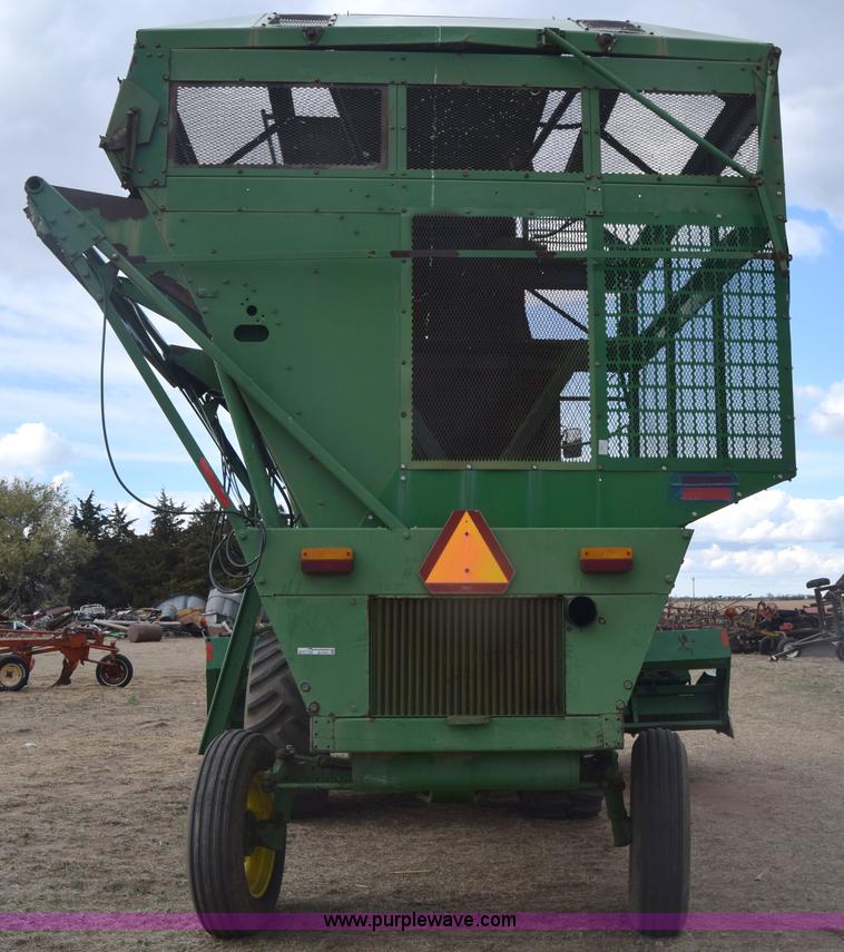 image for item BX9723 1998 John Deere 7455 cotton stripper