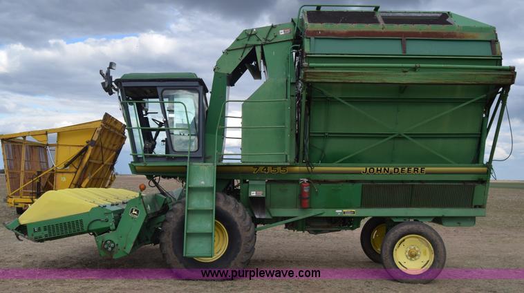 image for item BX9723 1998 John Deere 7455 cotton stripper